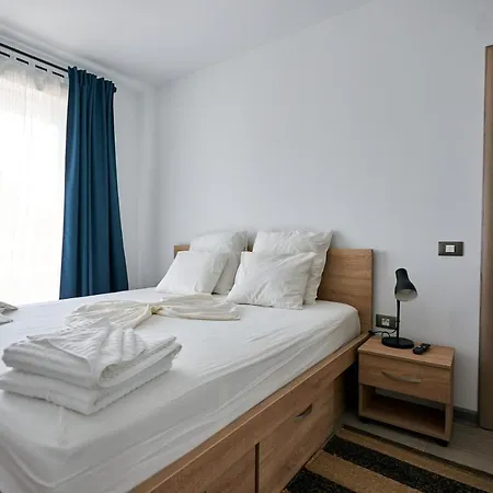 Summer Breeze & Mamaia Nord Apartment Navodari