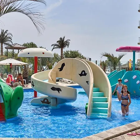 Summer Breeze & Mamaia Nord